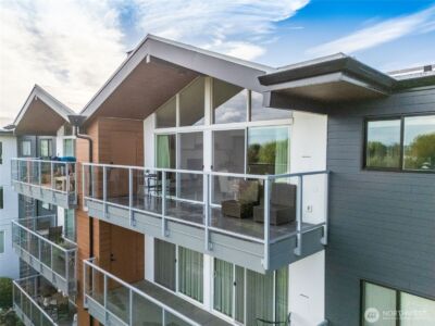 2502 Canterbury Lane E #406, Seattle, WA 98112 - Photo 2