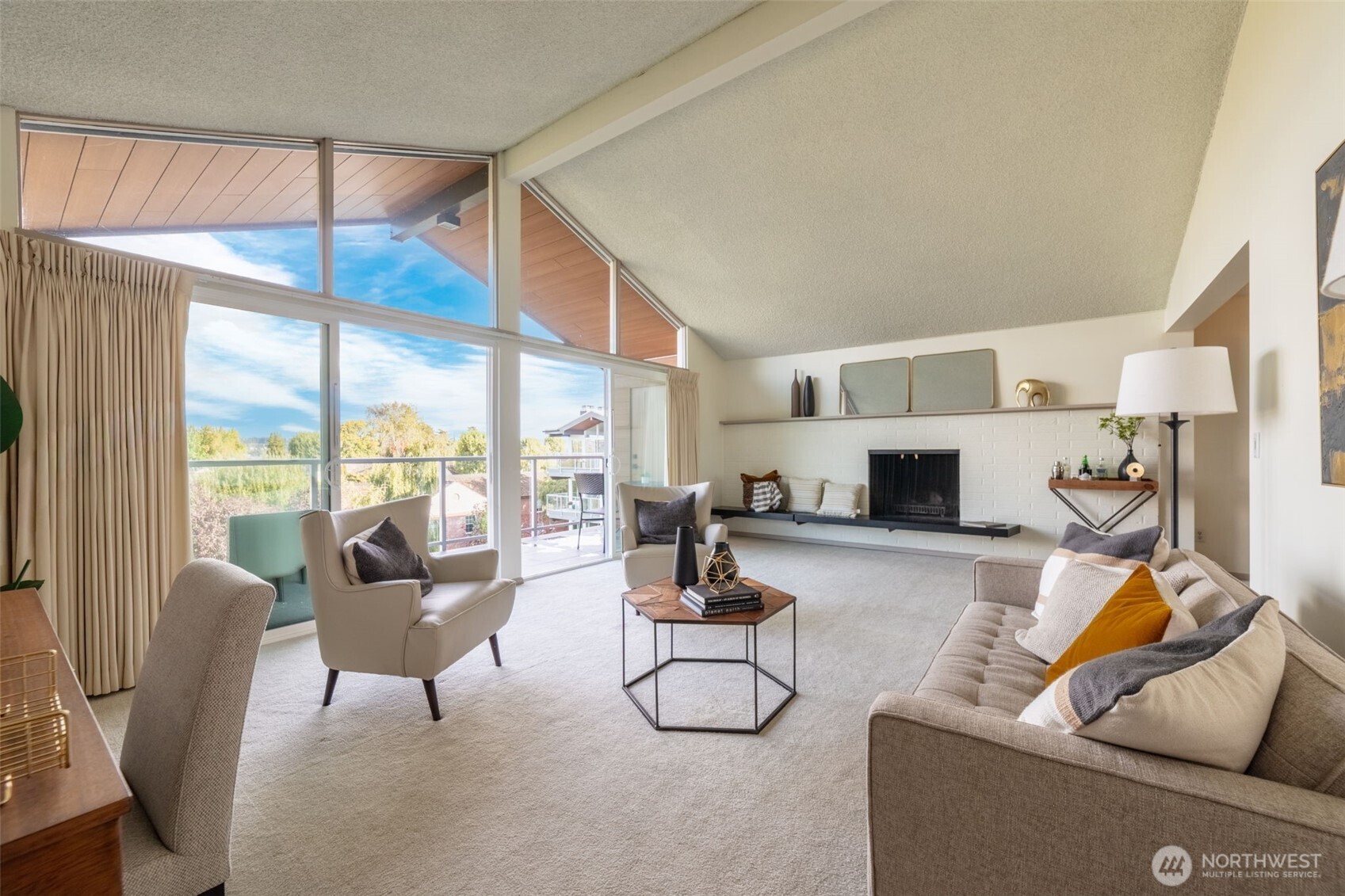 2502 Canterbury Lane E #406, Seattle, WA 98112