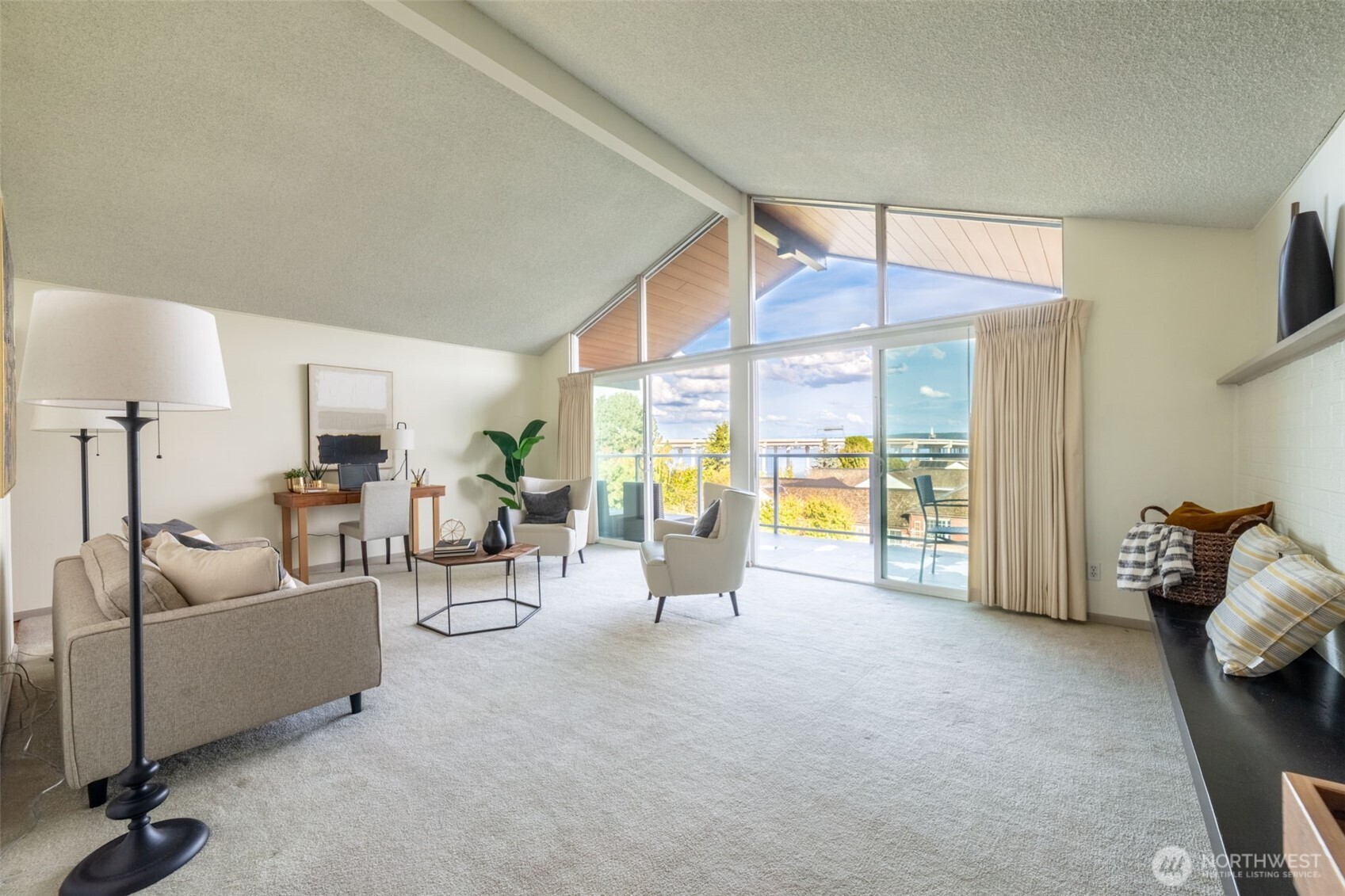 2502 Canterbury Lane E #406, Seattle, WA 98112