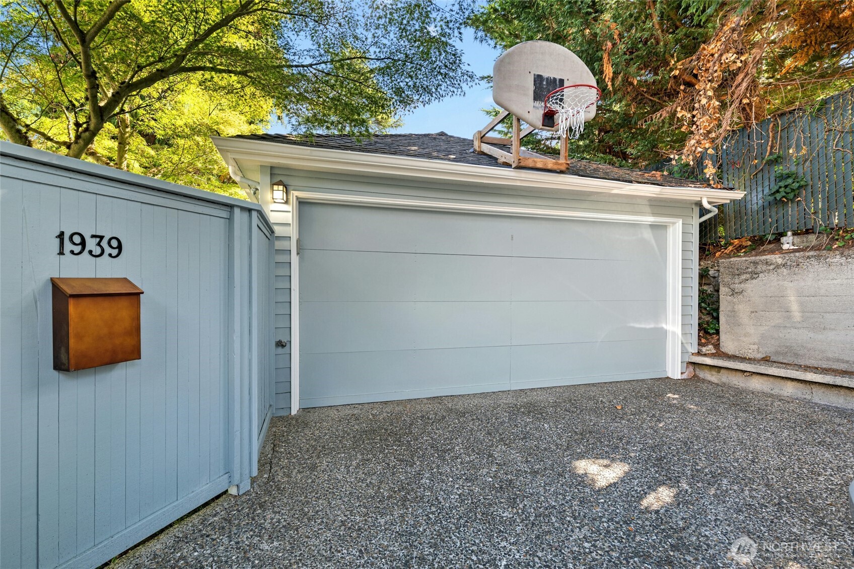 1939 E Crescent Drive , Seattle, WA 98112