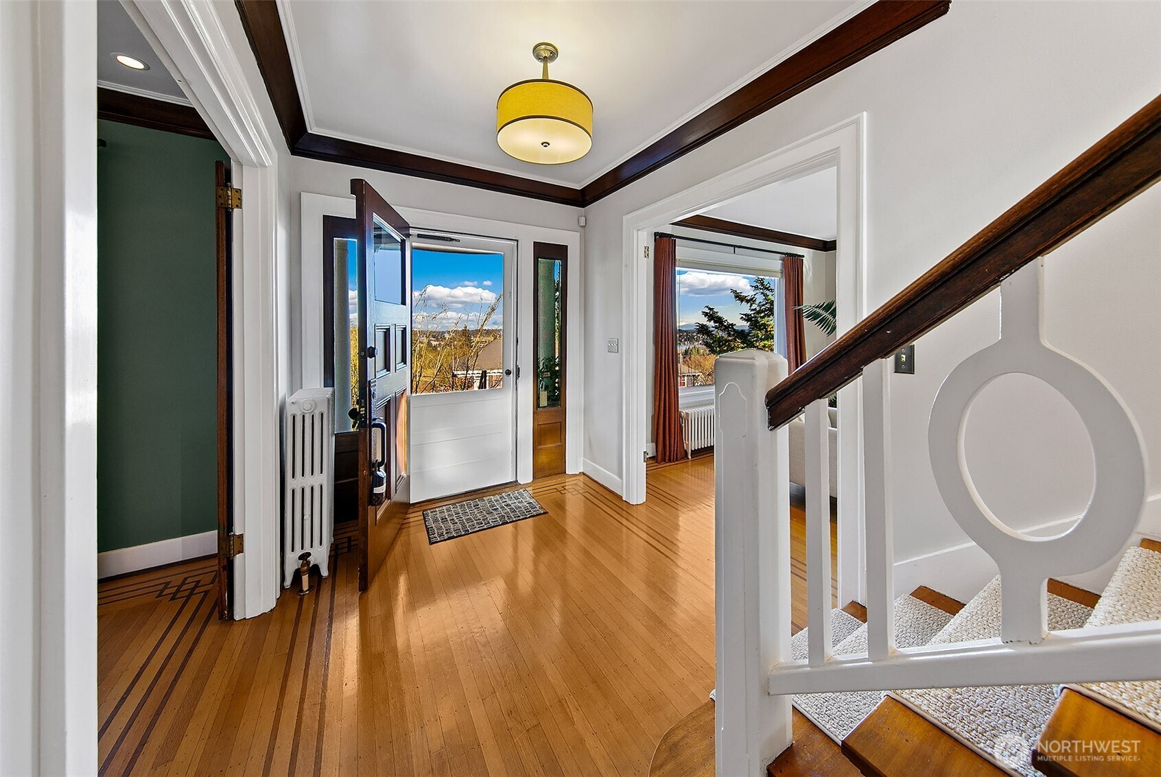 1939 E Crescent Drive , Seattle, WA 98112