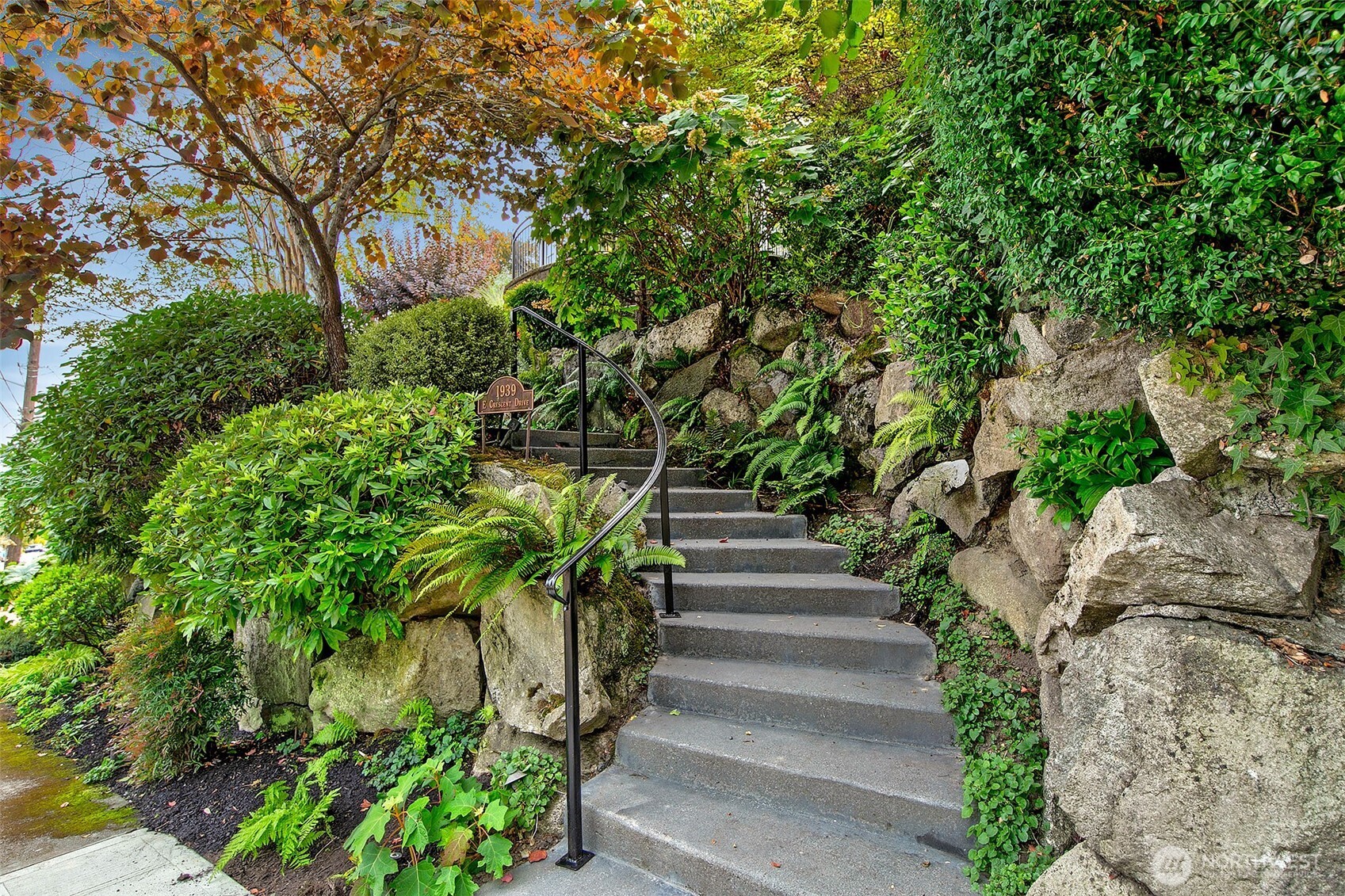 1939 E Crescent Drive , Seattle, WA 98112