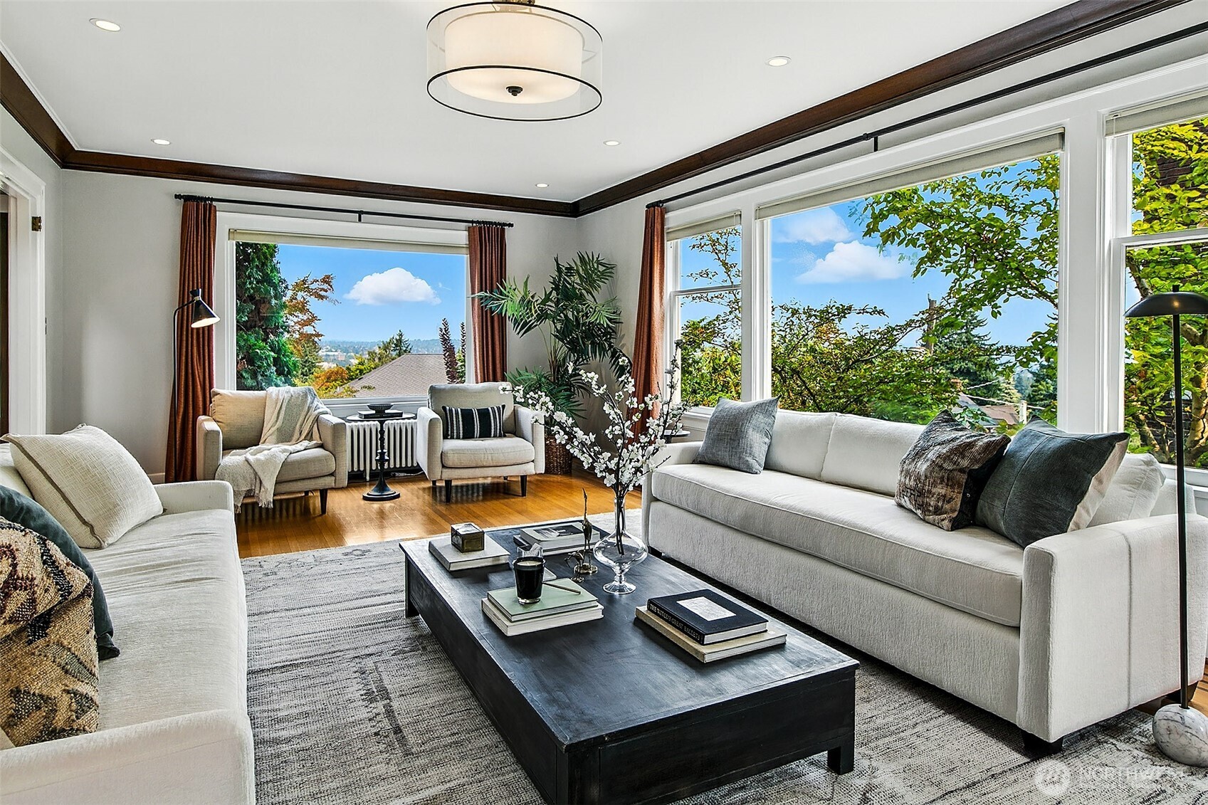 1939 E Crescent Drive , Seattle, WA 98112