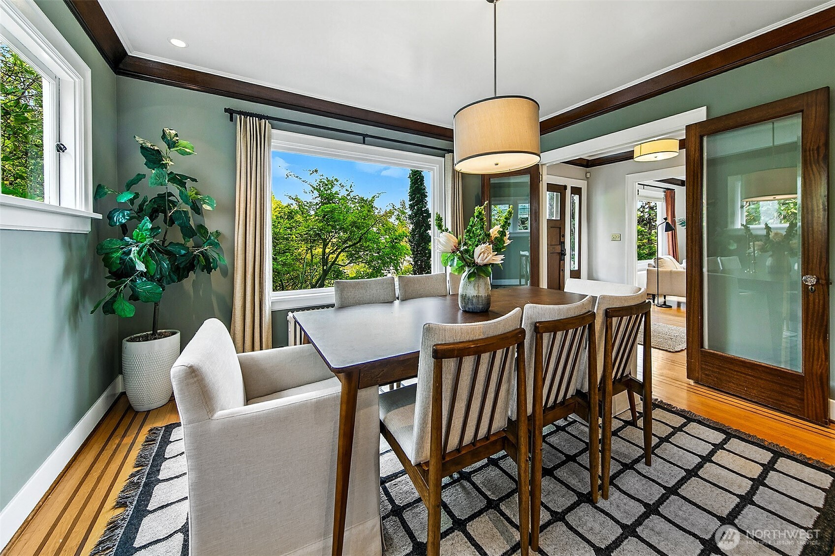 1939 E Crescent Drive , Seattle, WA 98112