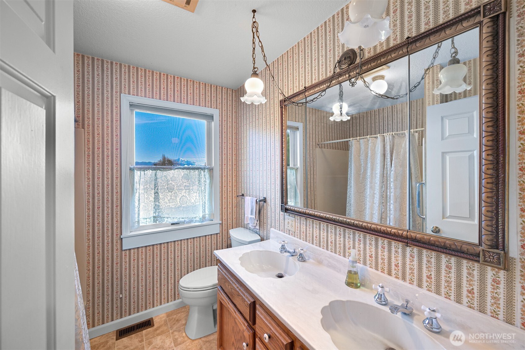 6049 Medcalf Road , Bellingham, WA 98226