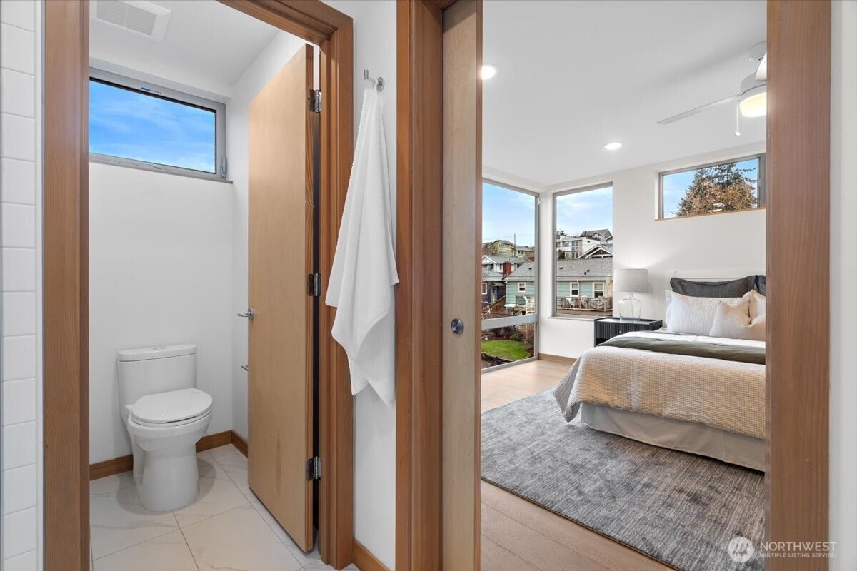 5017 Fauntleroy Way SW #B, Seattle, WA 98136