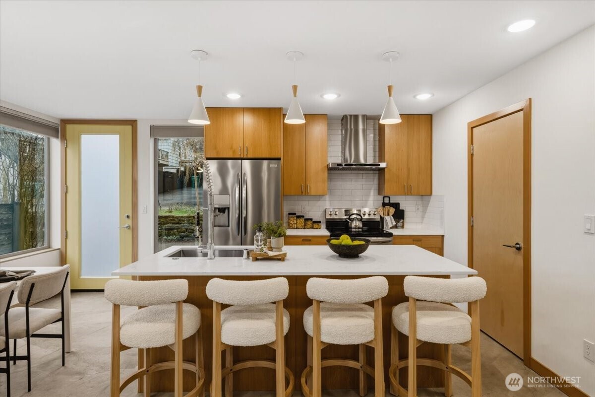 5017 Fauntleroy Way SW #B, Seattle, WA 98136