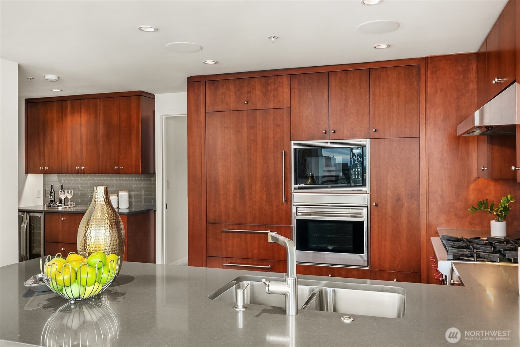 500 106th Avenue NE #3105, Bellevue, WA 98004