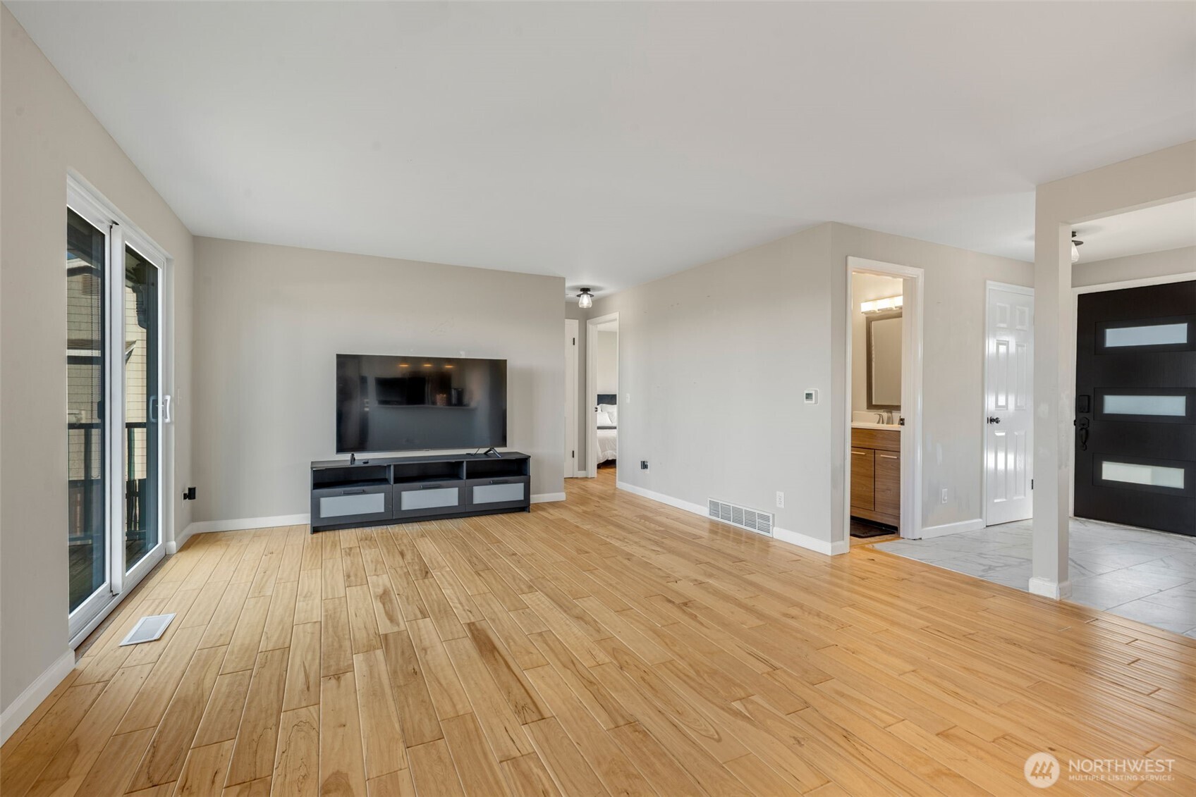 25011 20th Avenue S, Des Moines, WA 98198