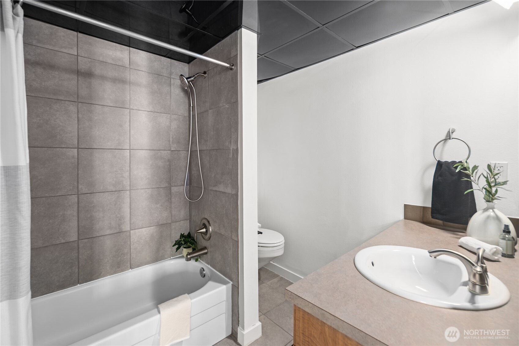 905 Cherry Street #701, Seattle, WA 98104