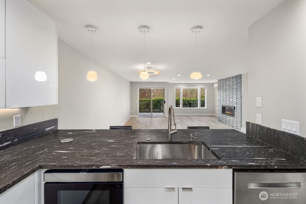 6121 NE 175 Street #A202, Kenmore, WA 98028