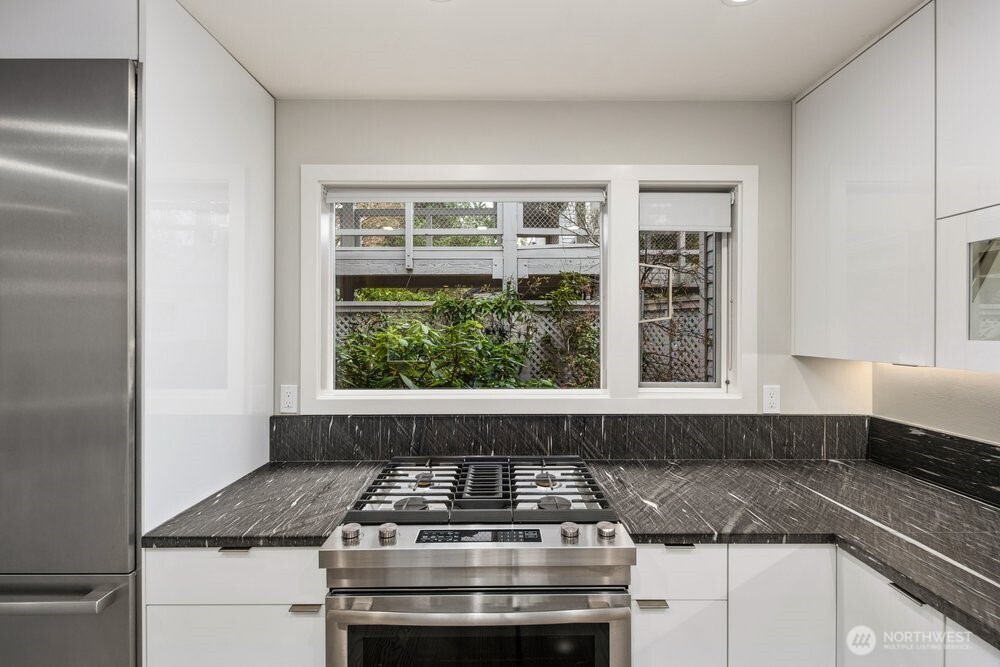 6121 NE 175 Street #A202, Kenmore, WA 98028