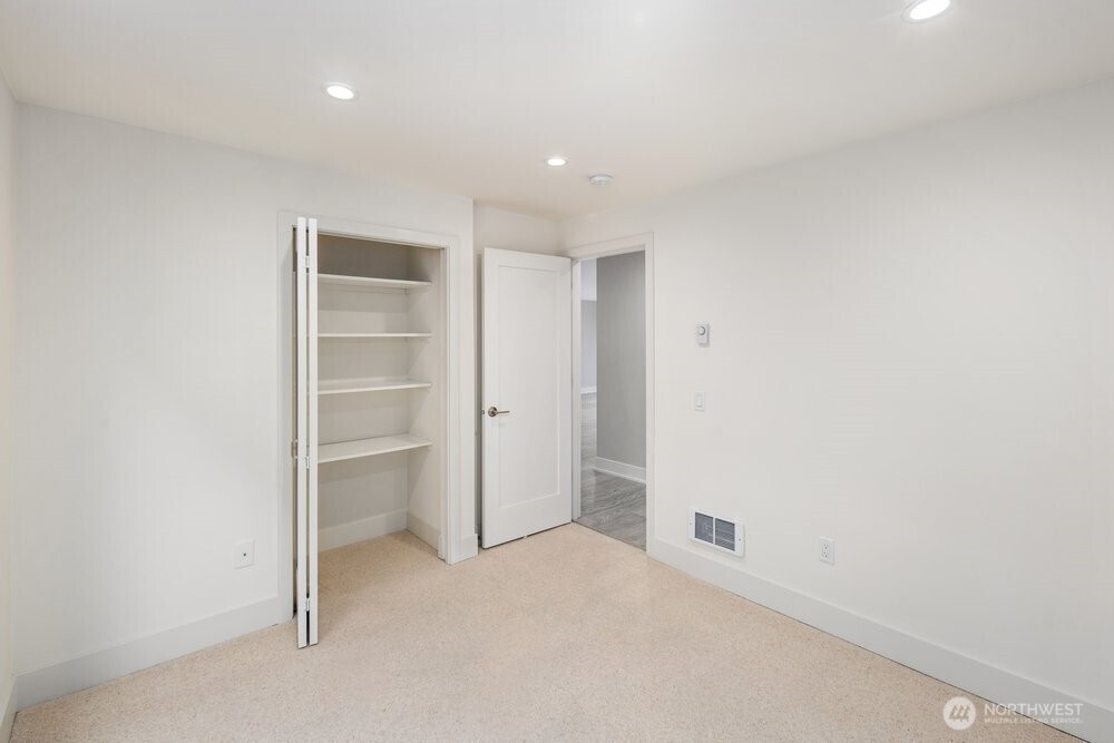 6121 NE 175 Street #A202, Kenmore, WA 98028