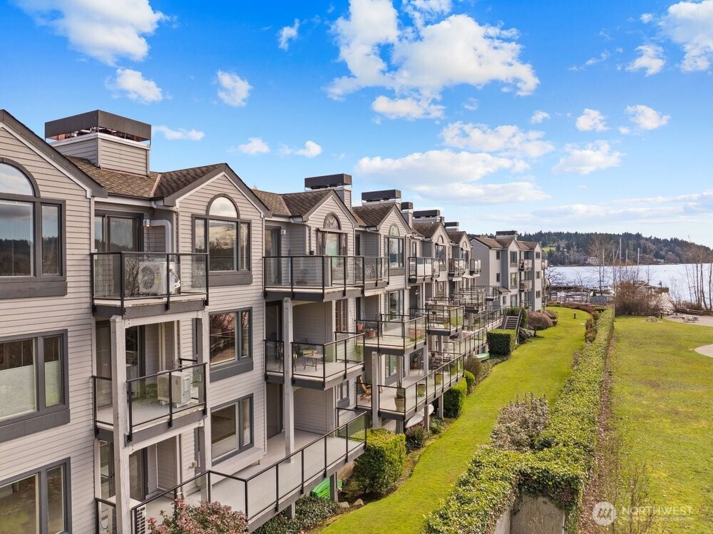 6121 NE 175 Street #A202, Kenmore, WA 98028