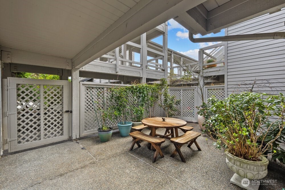 6121 NE 175 Street #A202, Kenmore, WA 98028