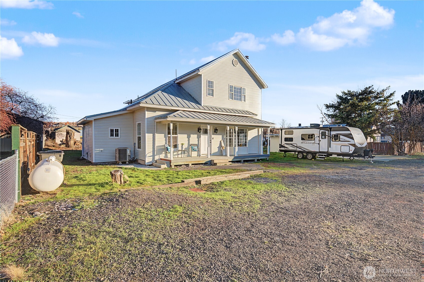 225 S D Street , Washtucna, WA 99371