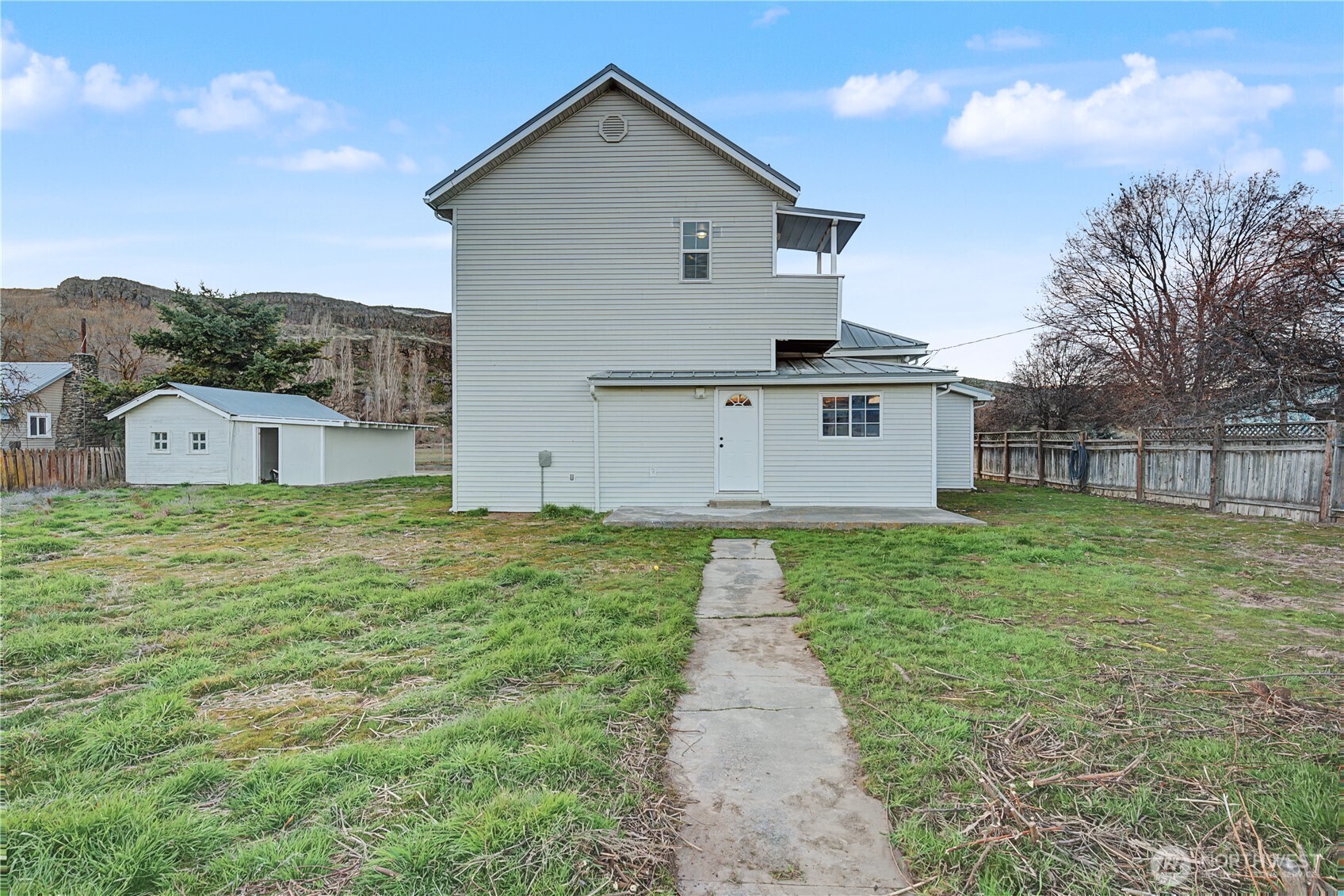 225 S D Street , Washtucna, WA 99371