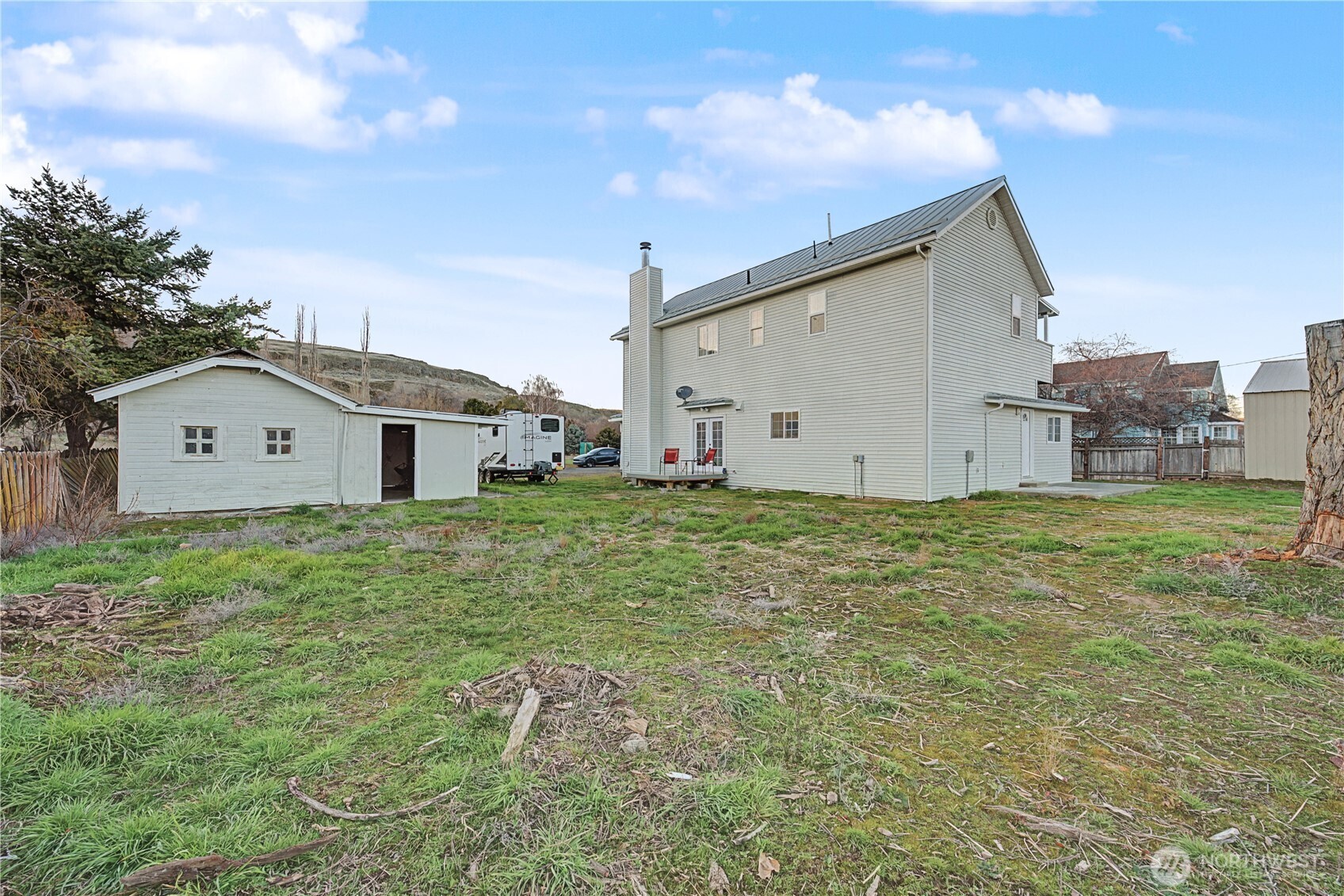 225 S D Street , Washtucna, WA 99371