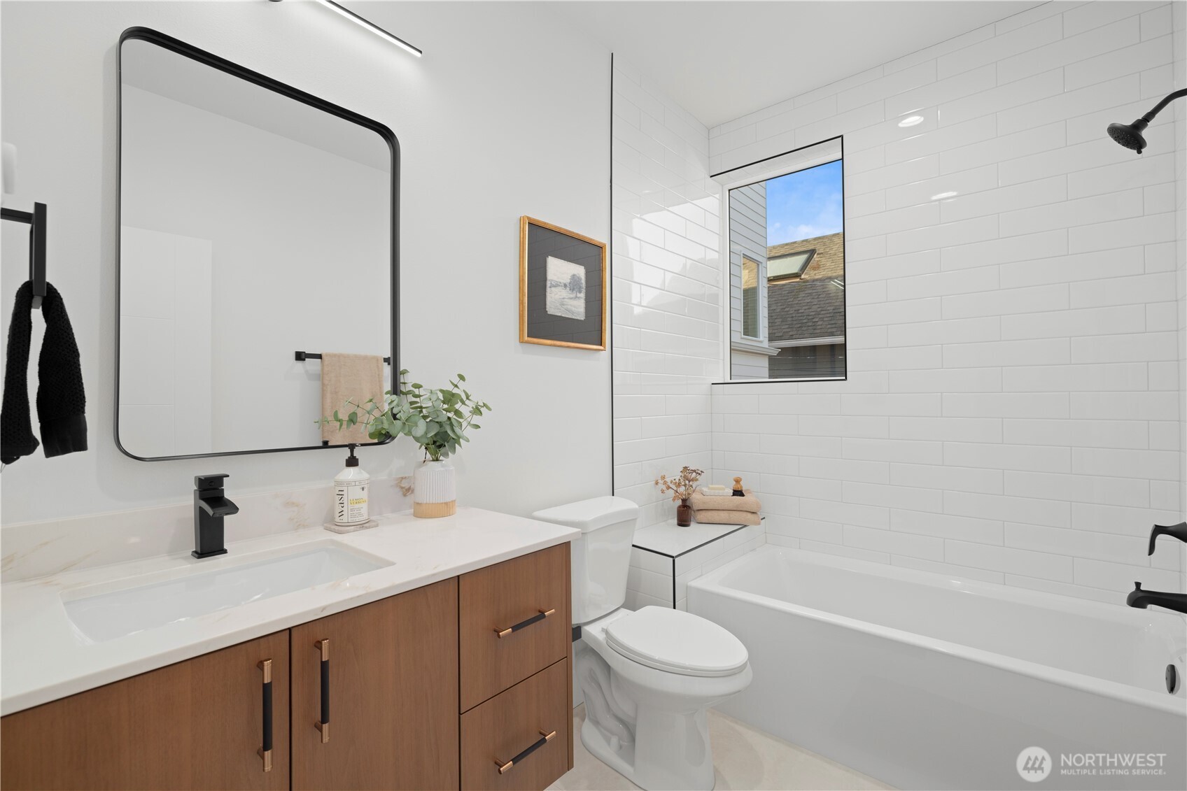 7526 6th Avenue NW, Seattle, WA 98117