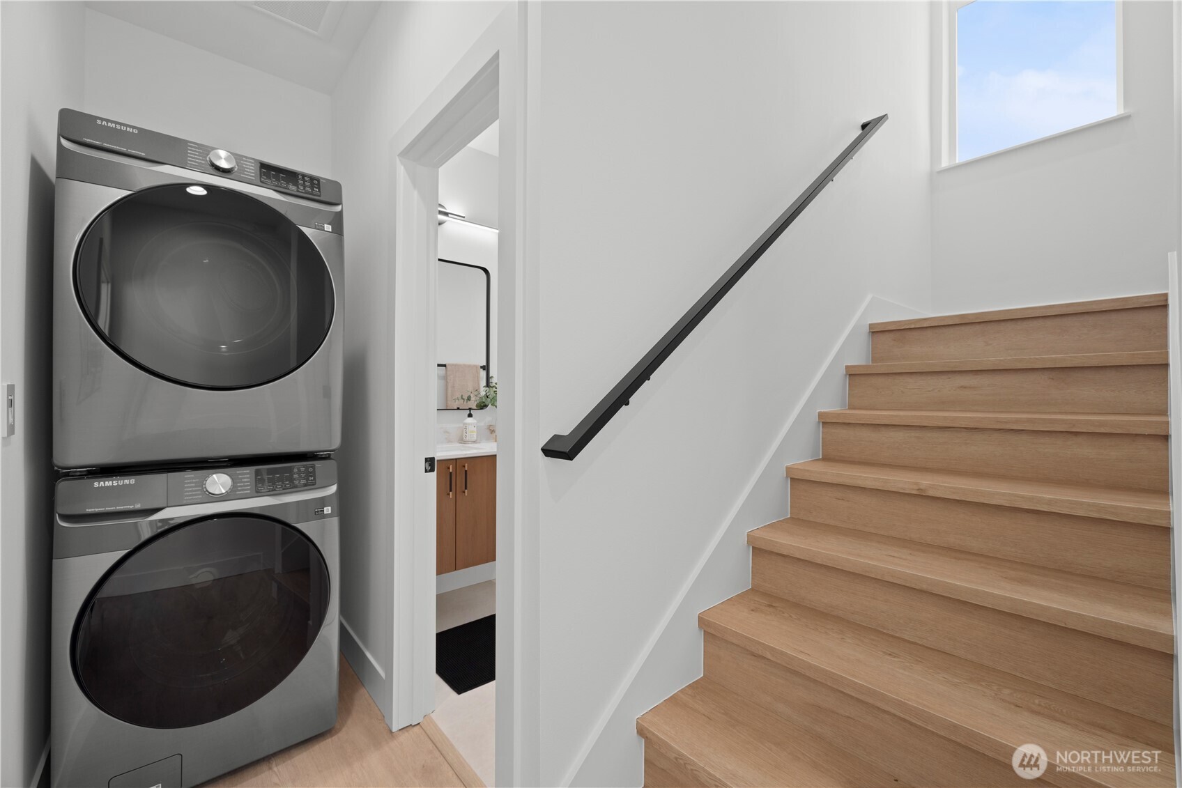 7526 6th Avenue NW, Seattle, WA 98117