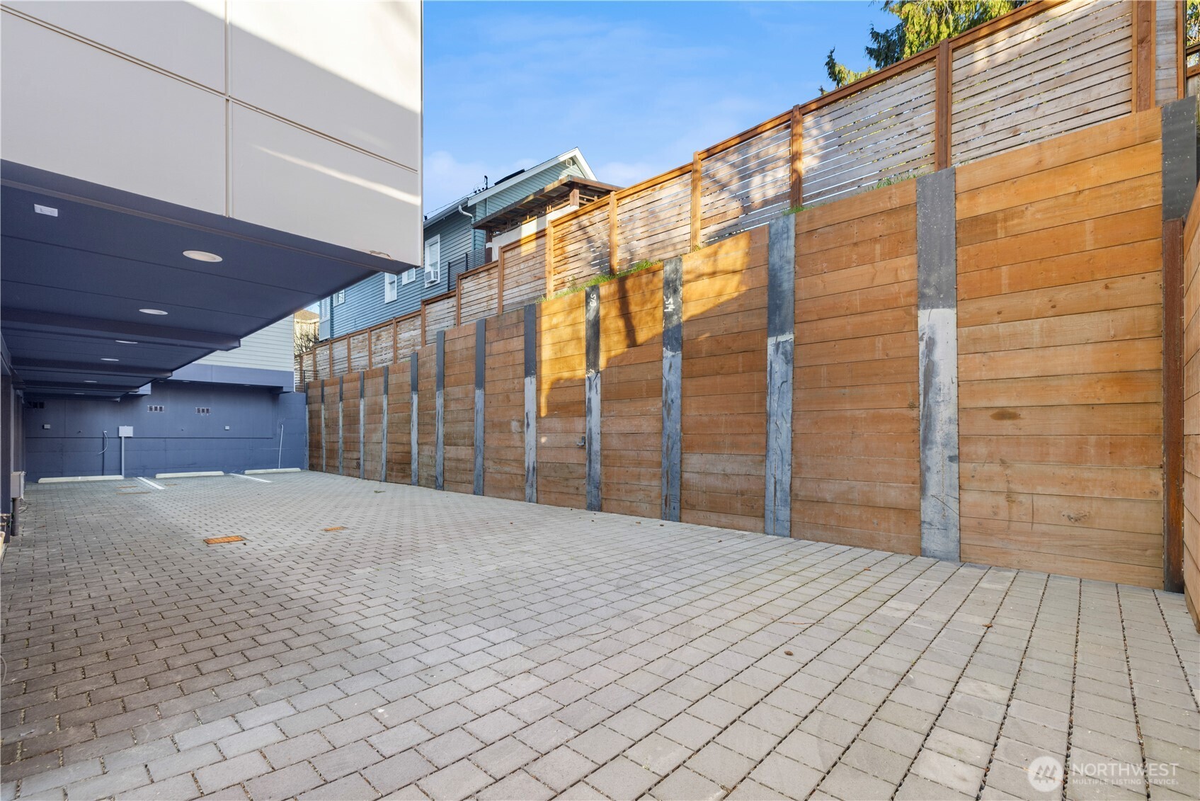 7526 6th Avenue NW, Seattle, WA 98117