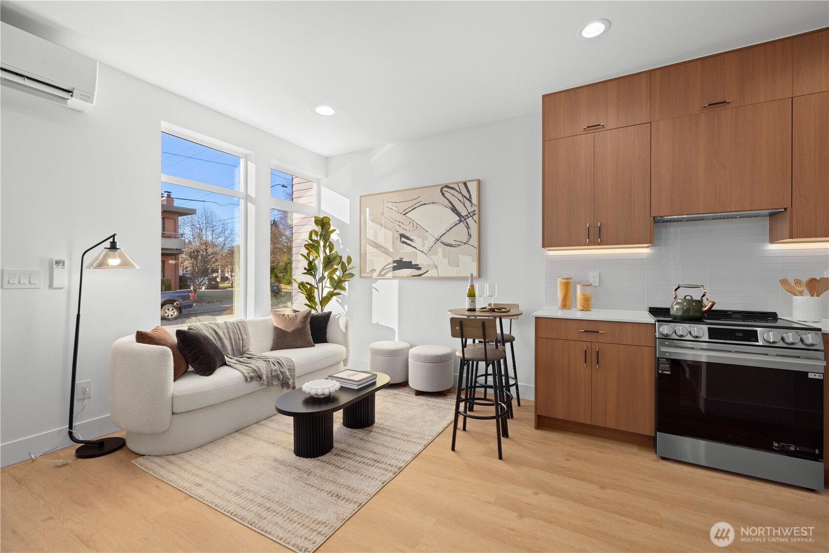 7526 6th Avenue NW, Seattle, WA 98117