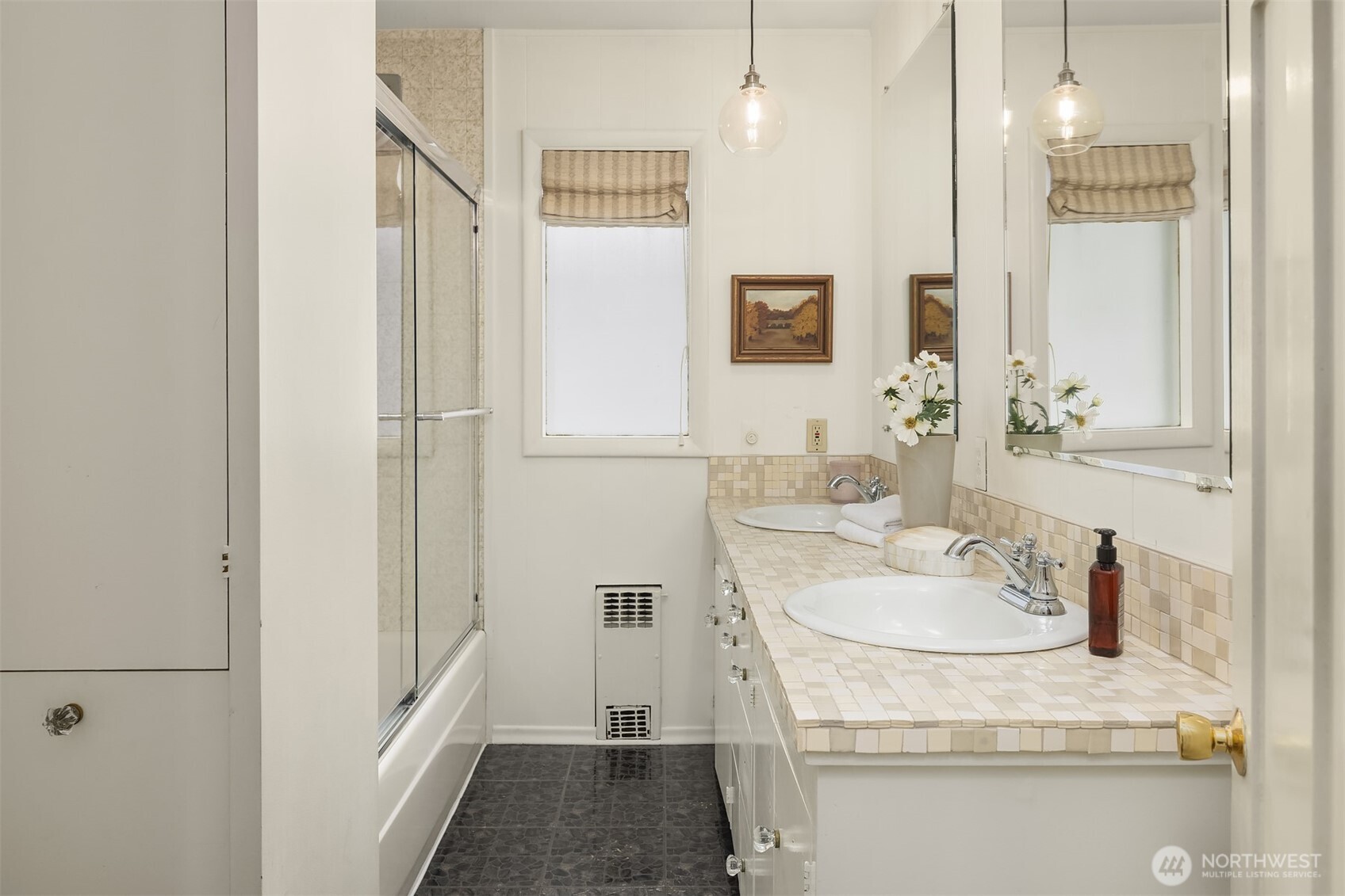 1208 E Newton Street , Seattle, WA 98102