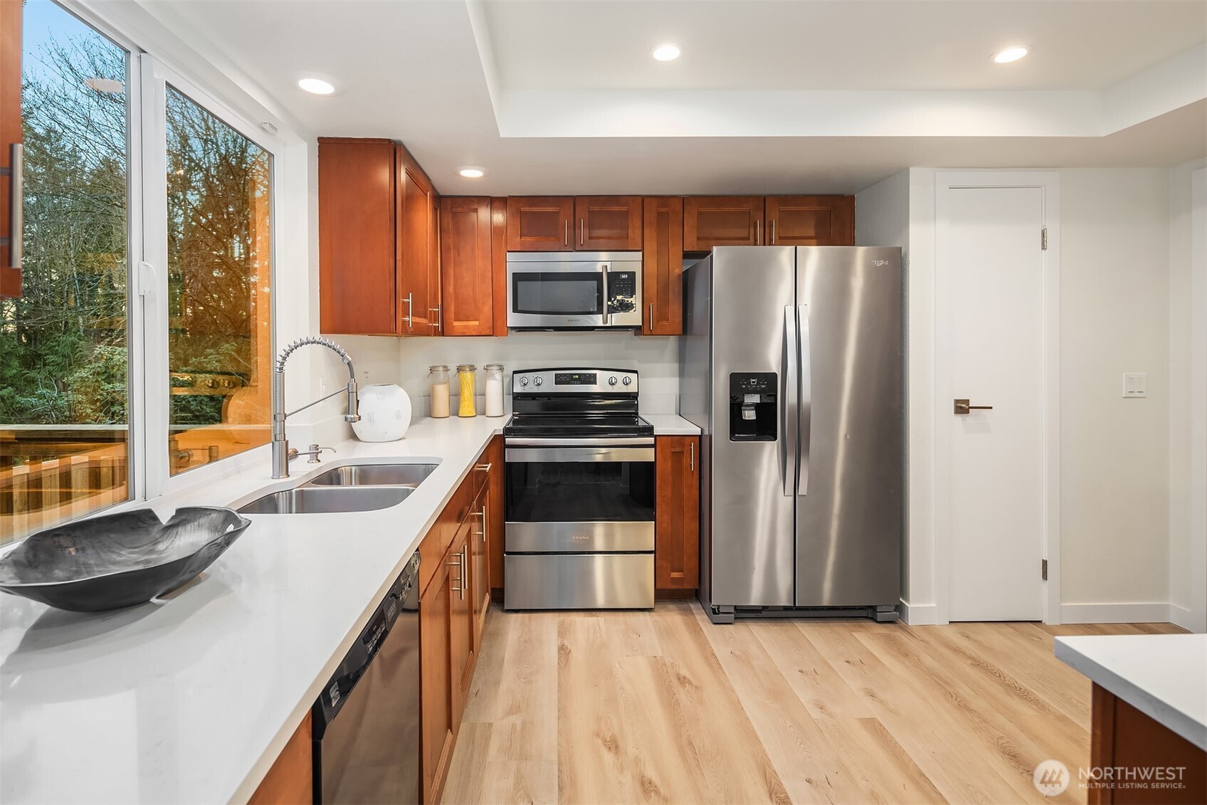 17014 NE 28th Place , Bellevue, WA 98008