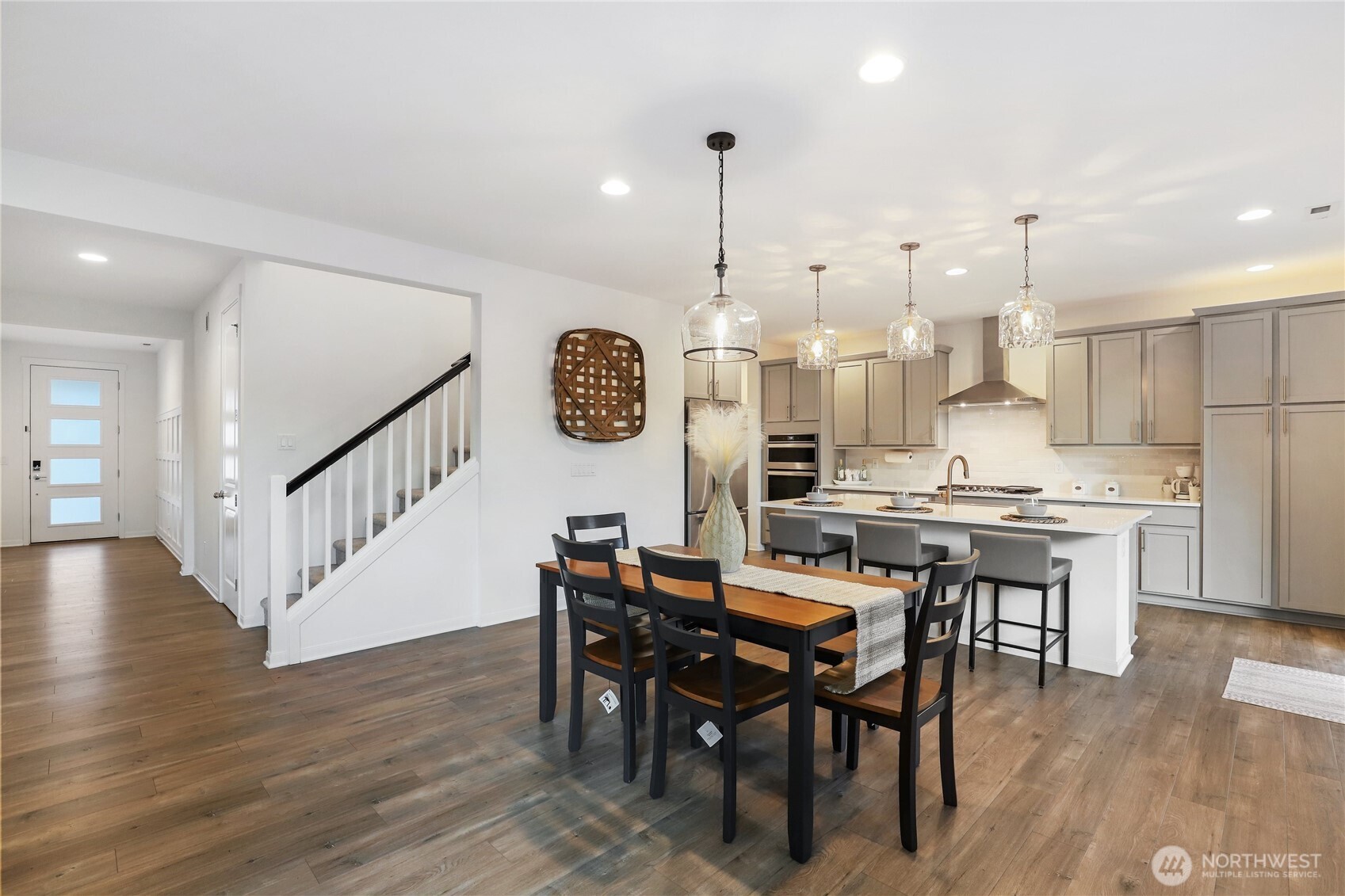 2463 NE Athlon Court , Poulsbo, WA 98370-8015