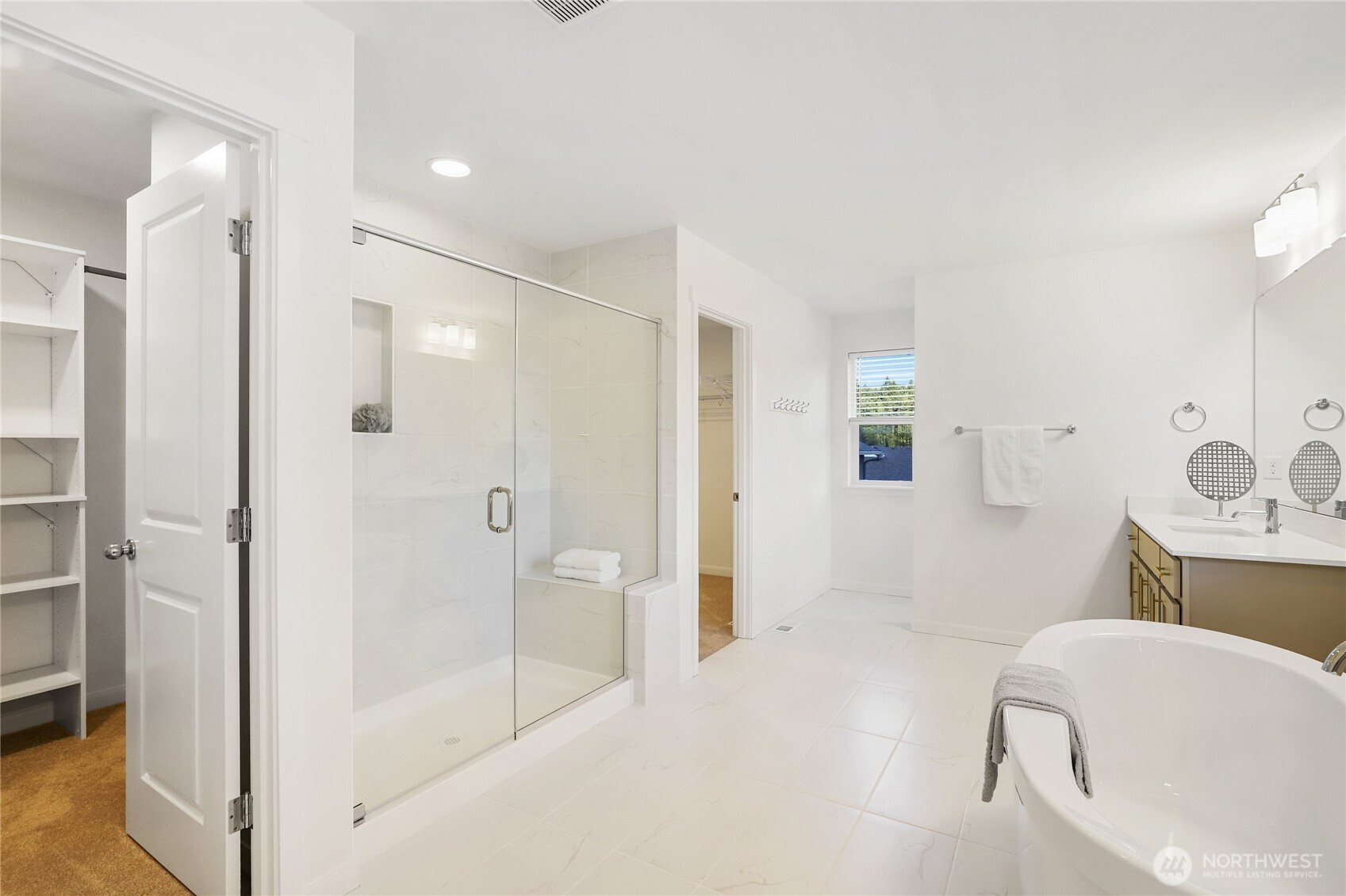 2463 NE Athlon Court , Poulsbo, WA 98370-8015