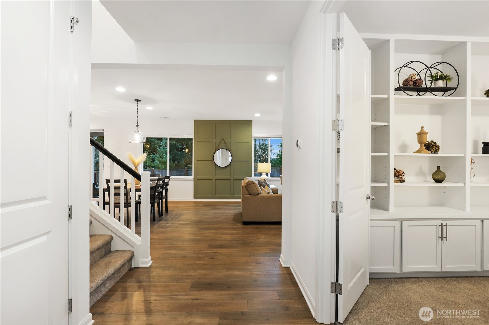 2463 NE Athlon Court , Poulsbo, WA 98370-8015