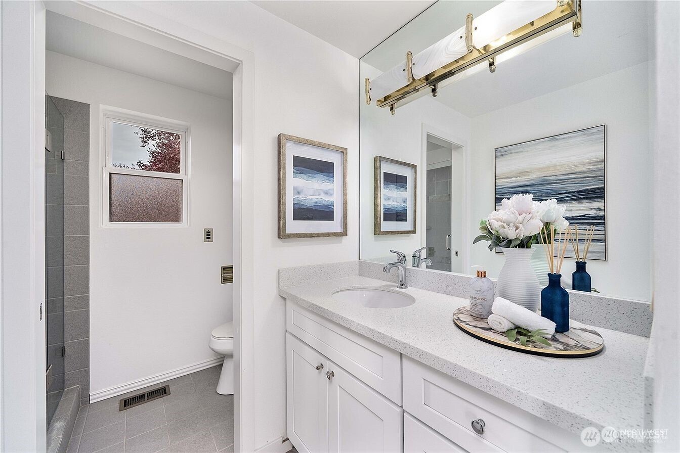 10612 157th Avenue NE, Redmond, WA 98052