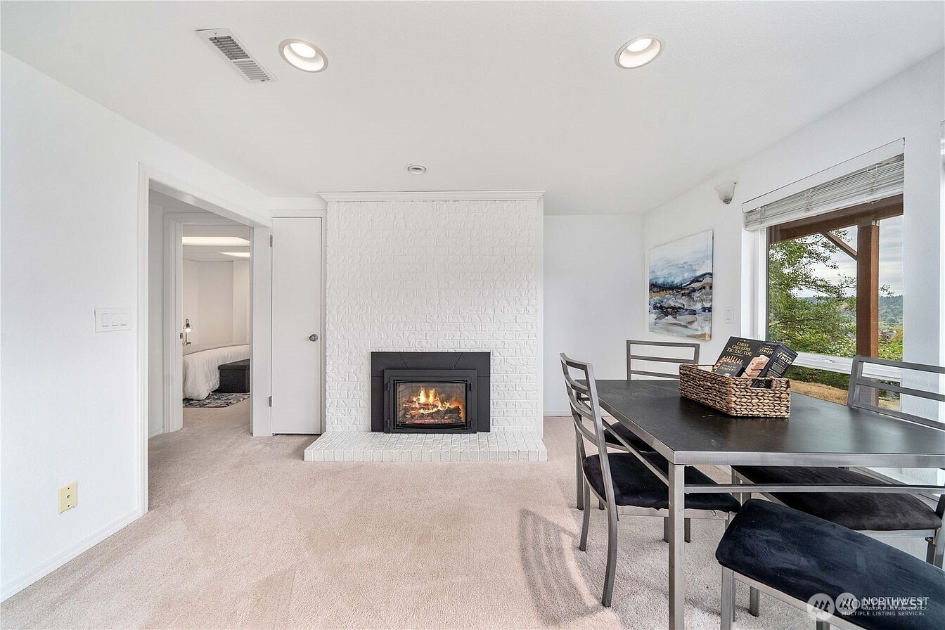 10612 157th Avenue NE, Redmond, WA 98052