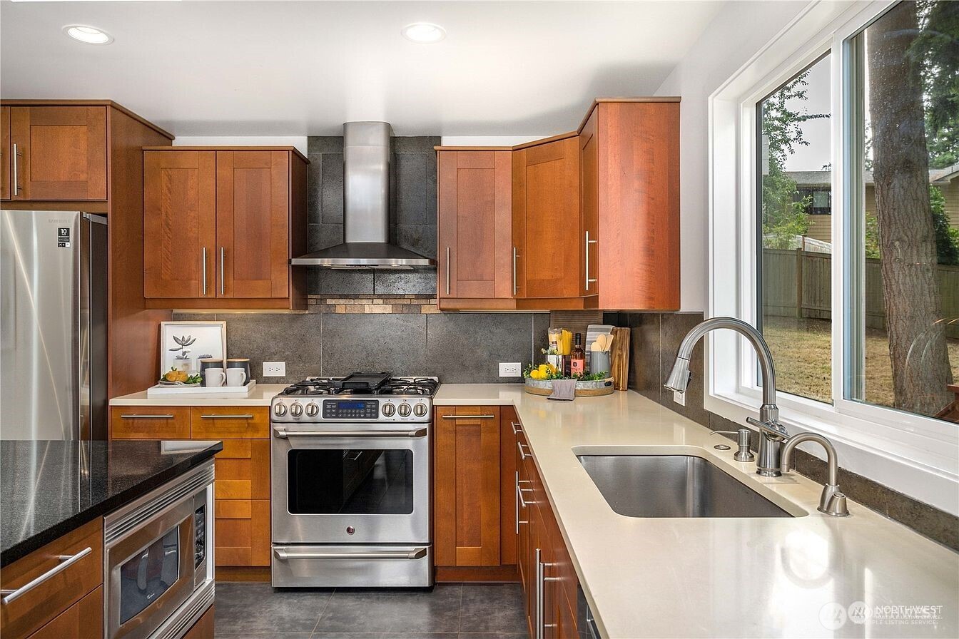 10612 157th Avenue NE, Redmond, WA 98052