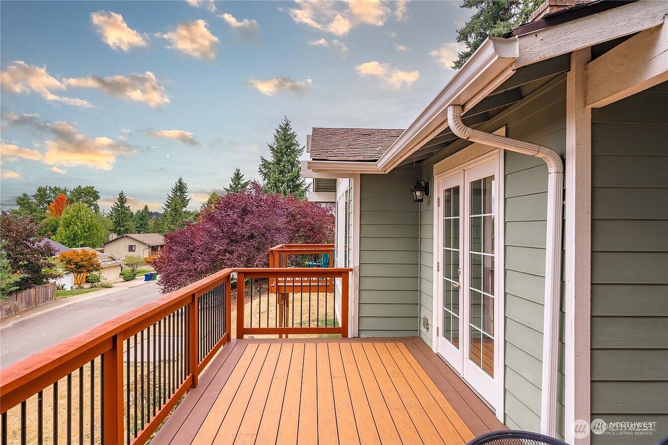 10612 157th Avenue NE, Redmond, WA 98052