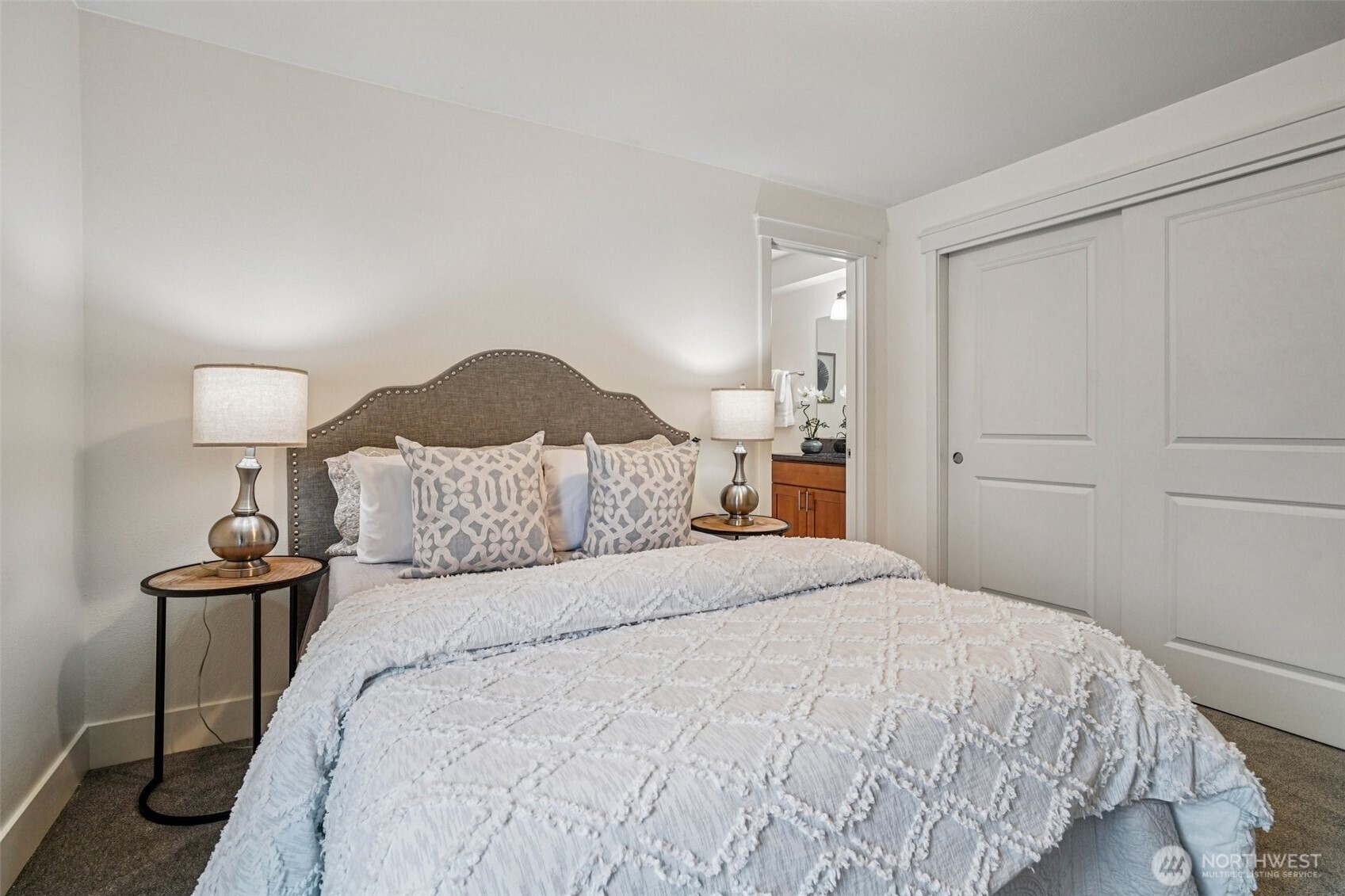 3204 81st Place SE #B202, Mercer Island, WA 98040