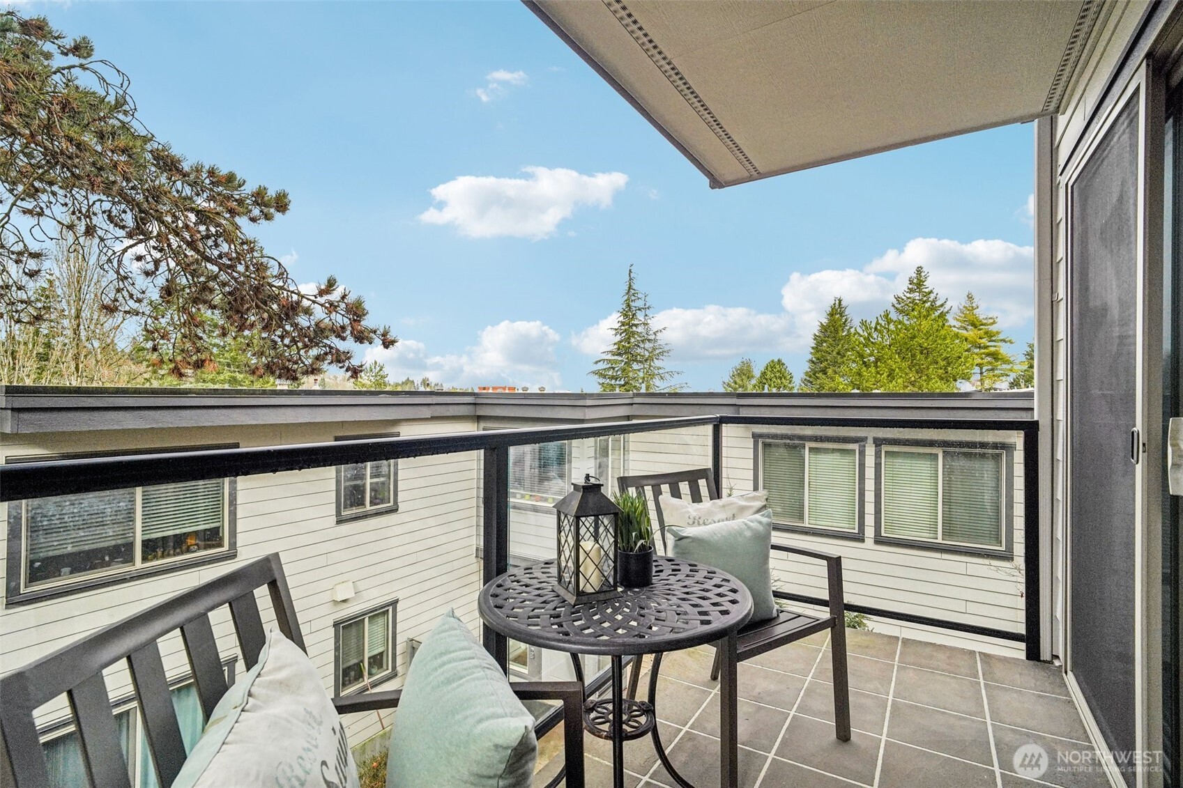 3204 81st Place SE #B202, Mercer Island, WA 98040