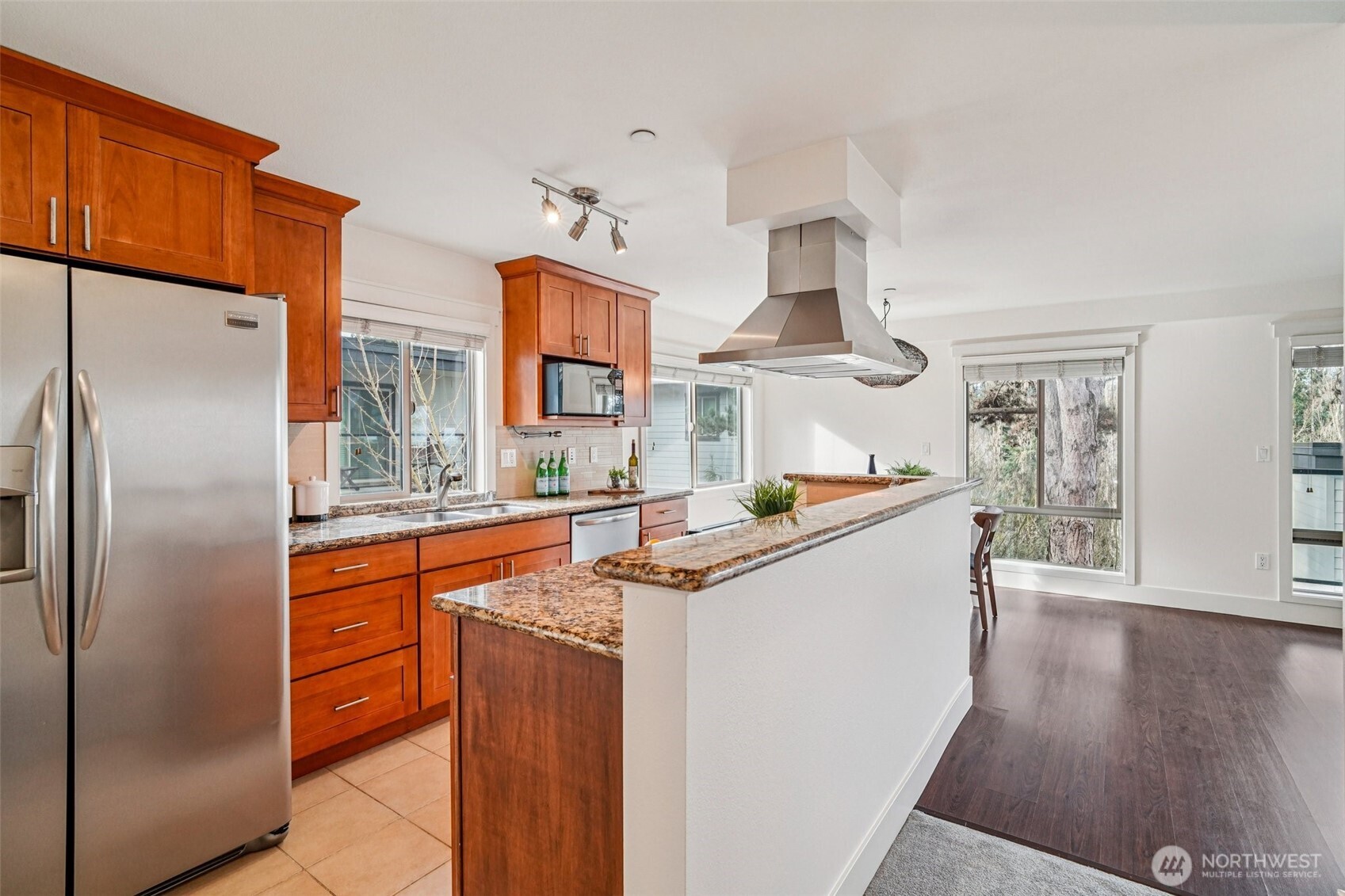 3204 81st Place SE #B202, Mercer Island, WA 98040