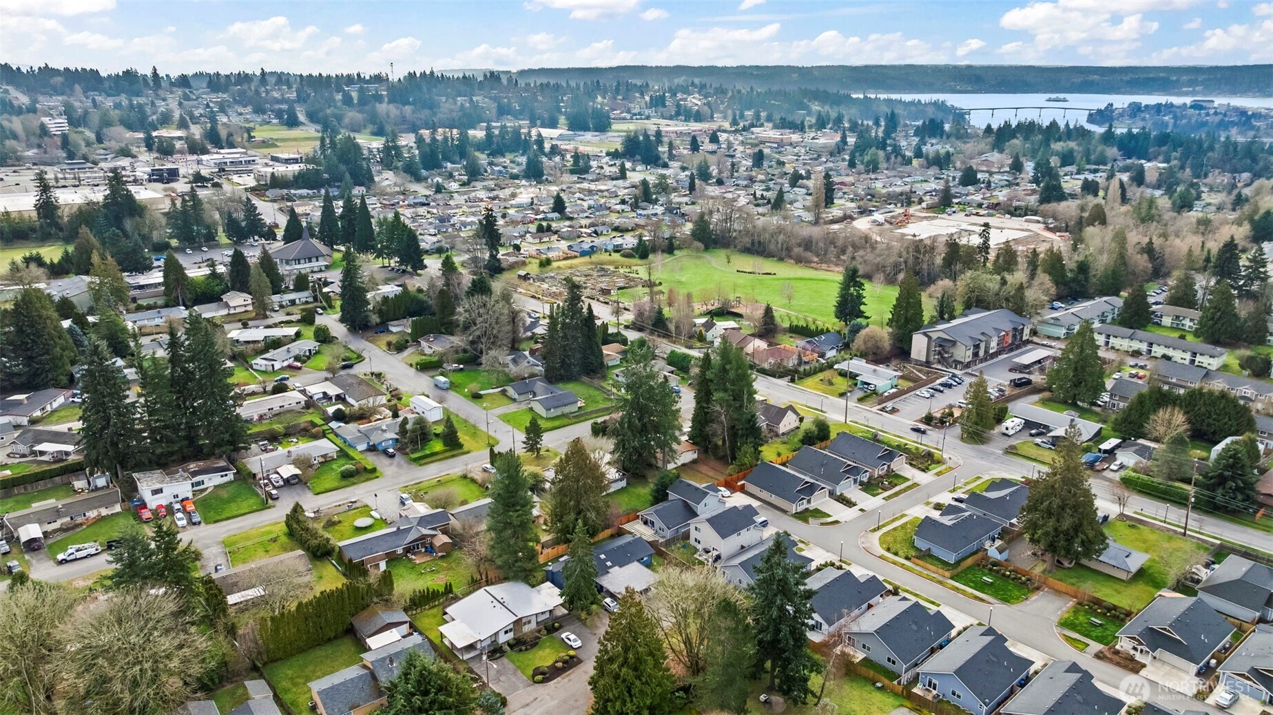 691 Pearl Place , Bremerton, WA 98310