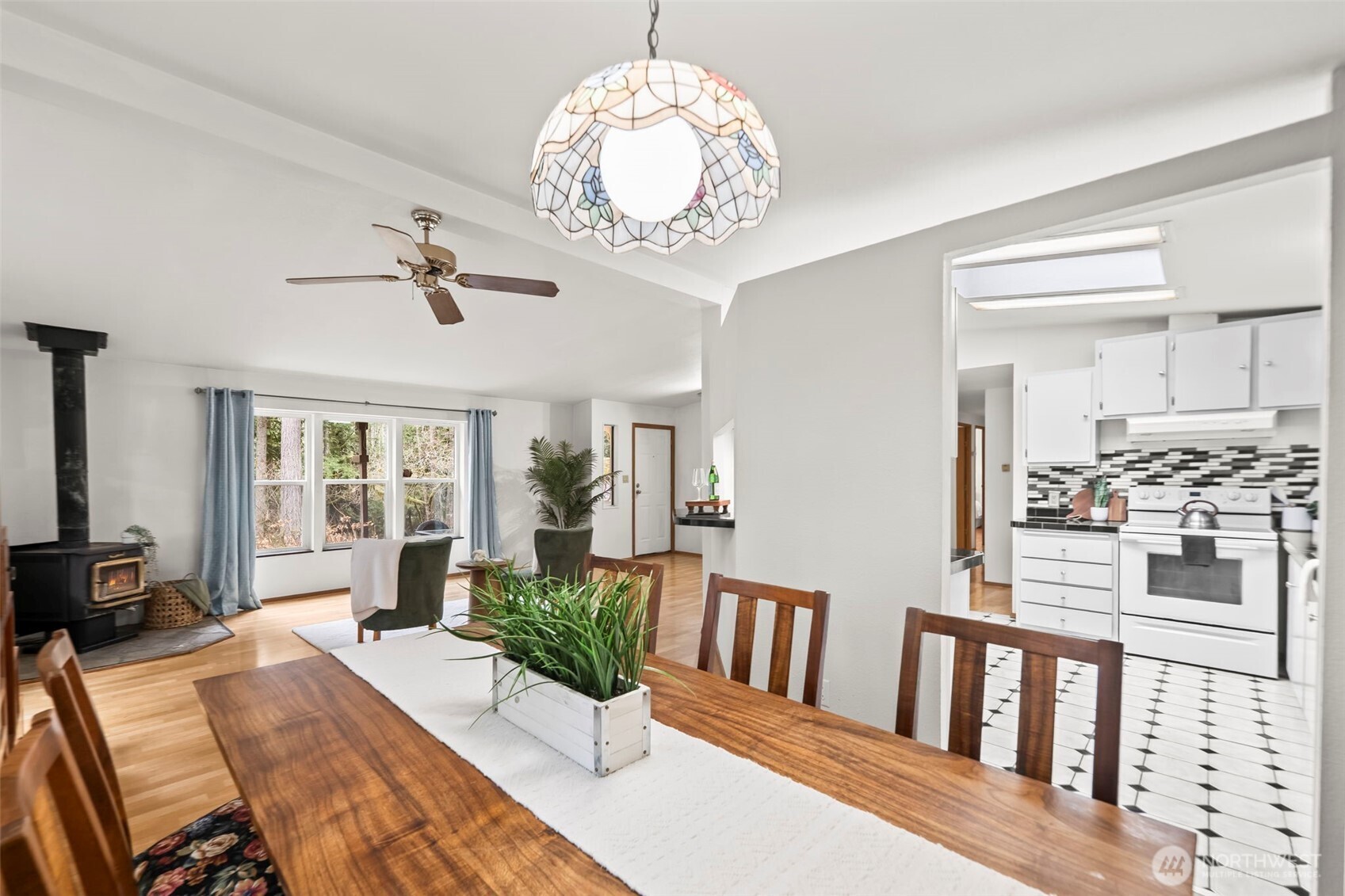 61 N Cresthill Way , Hoodsport, WA 98548