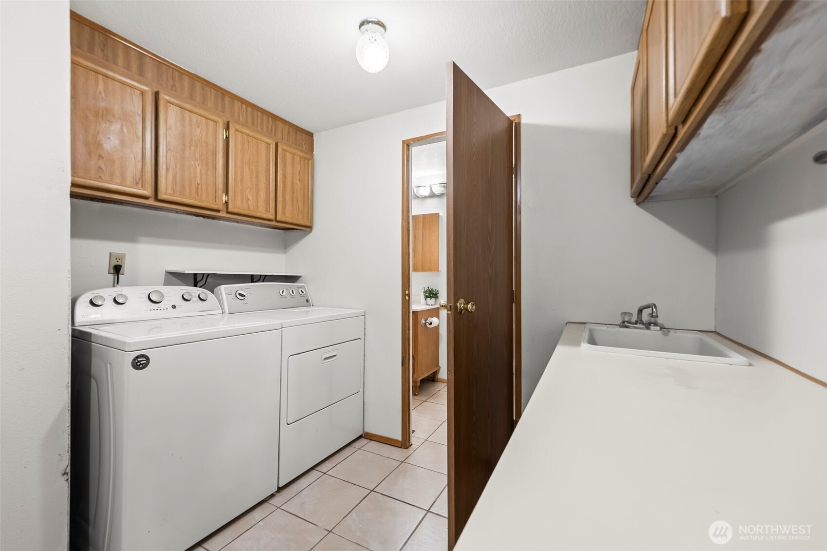 61 N Cresthill Way , Hoodsport, WA 98548