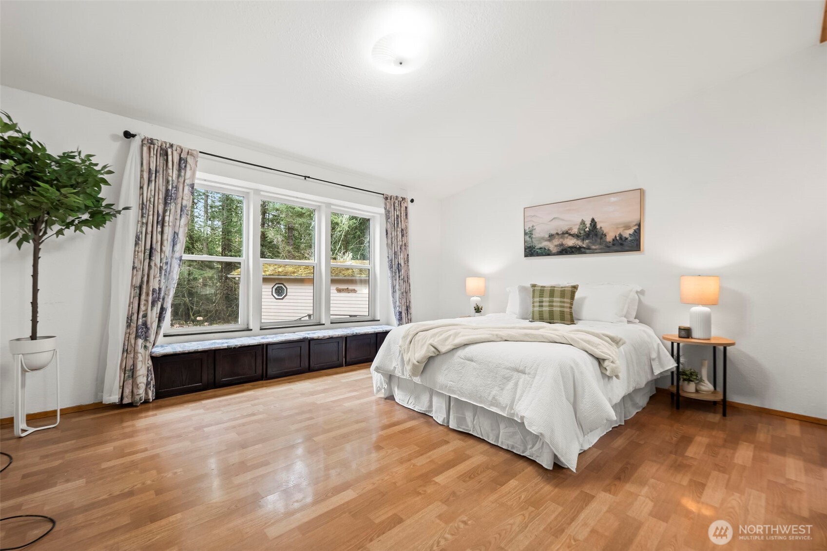 61 N Cresthill Way , Hoodsport, WA 98548