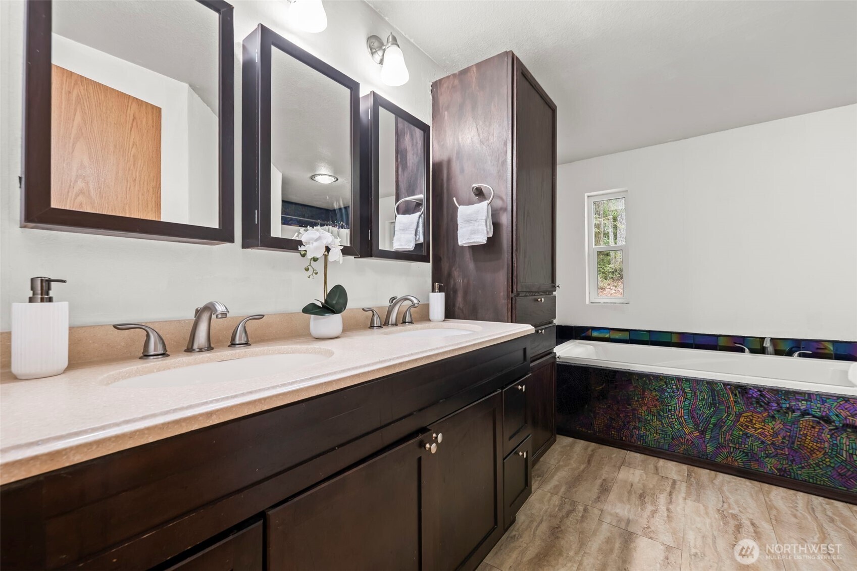 61 N Cresthill Way , Hoodsport, WA 98548