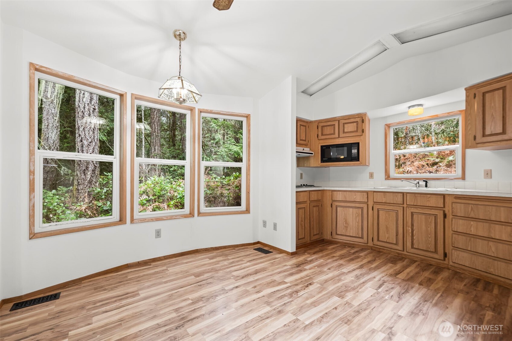 61 N Cresthill Way , Hoodsport, WA 98548