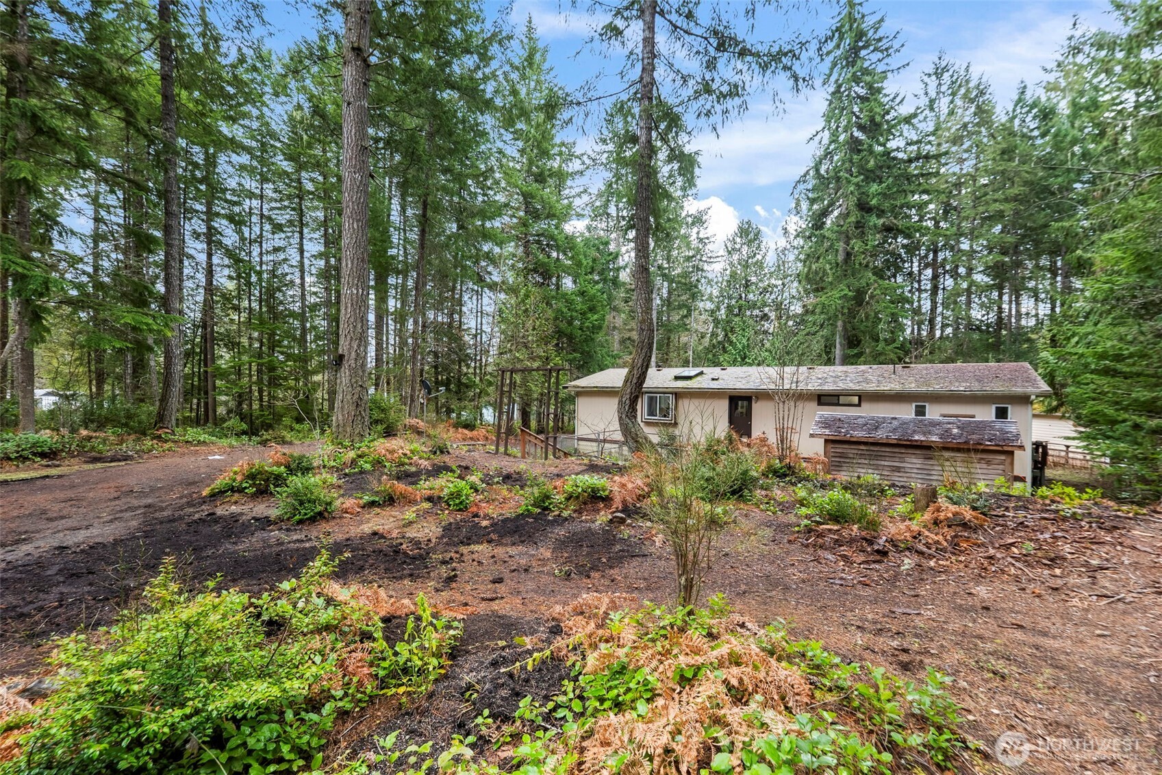 61 N Cresthill Way , Hoodsport, WA 98548