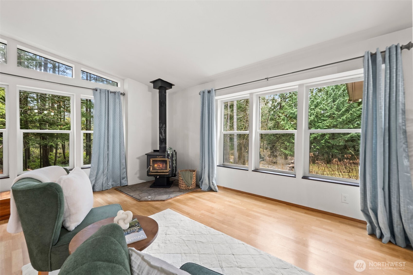 61 N Cresthill Way , Hoodsport, WA 98548