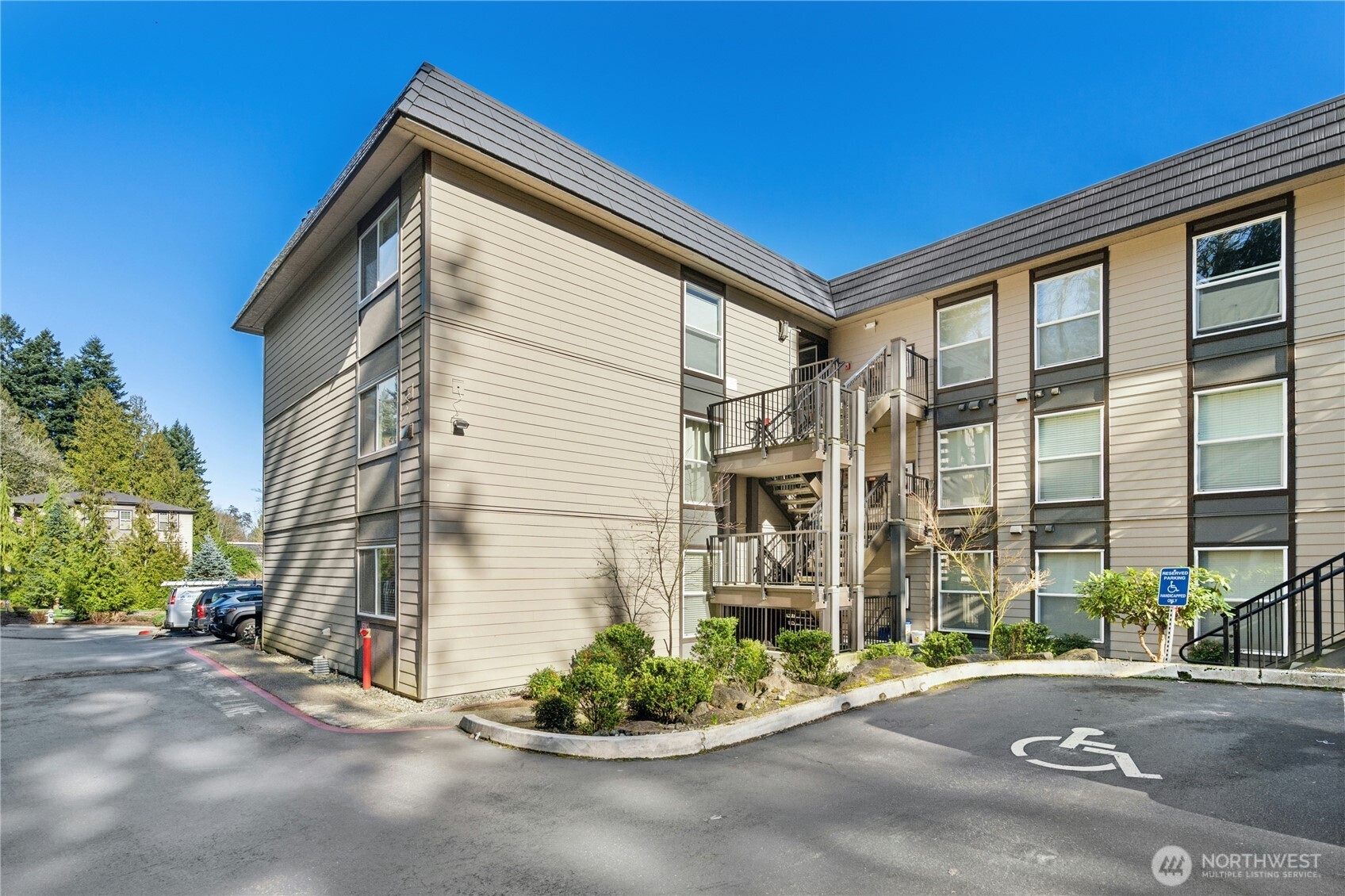 9515 NE 180th Street #C101, Bothell, WA 98011-7906