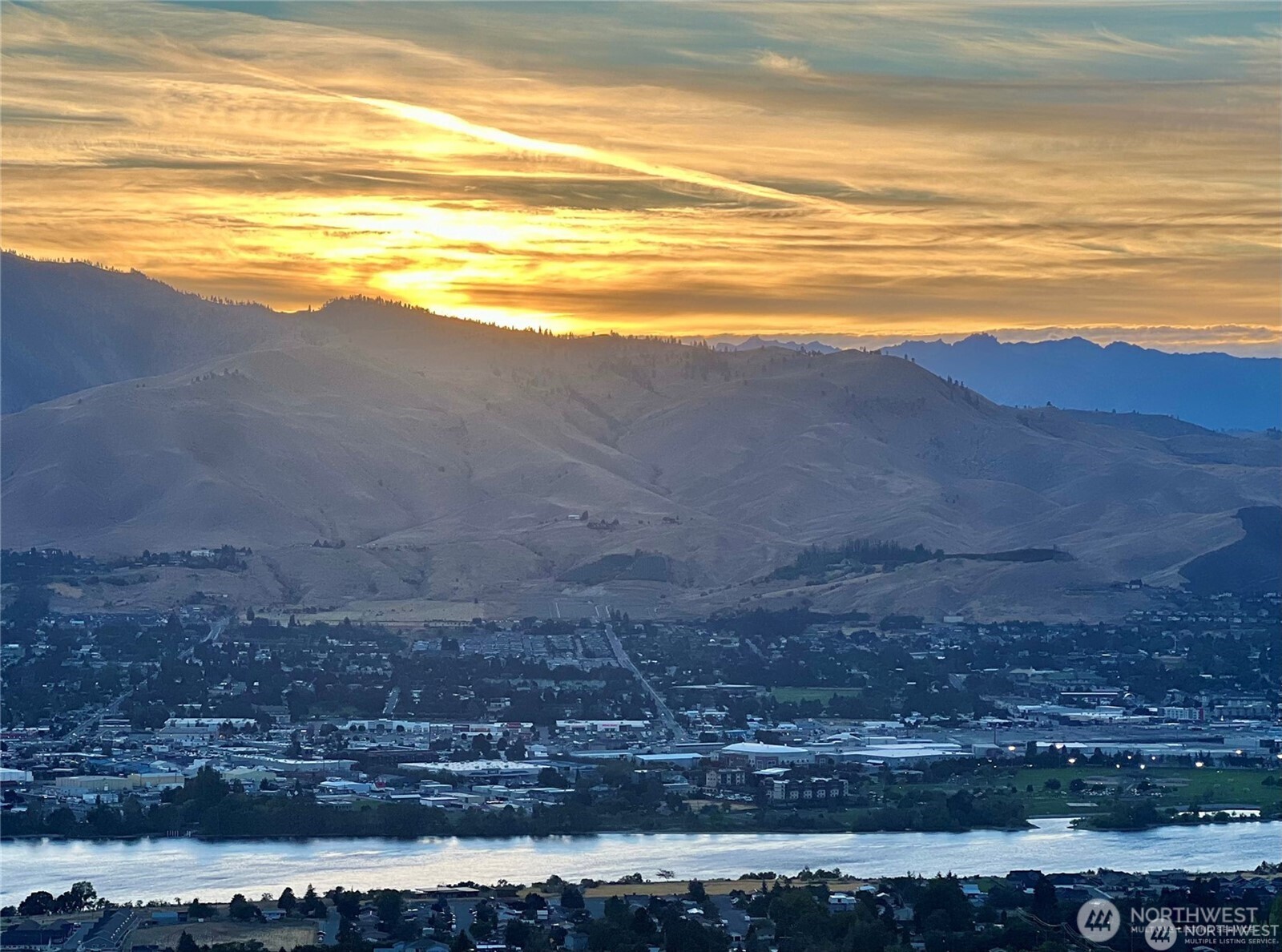 904 NE Conner Court , East Wenatchee, WA 98802