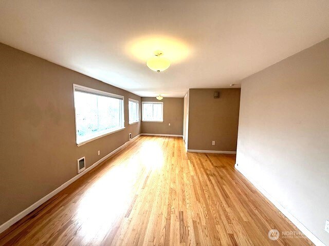 2606 4th Avenue N, Seattle, WA 98109