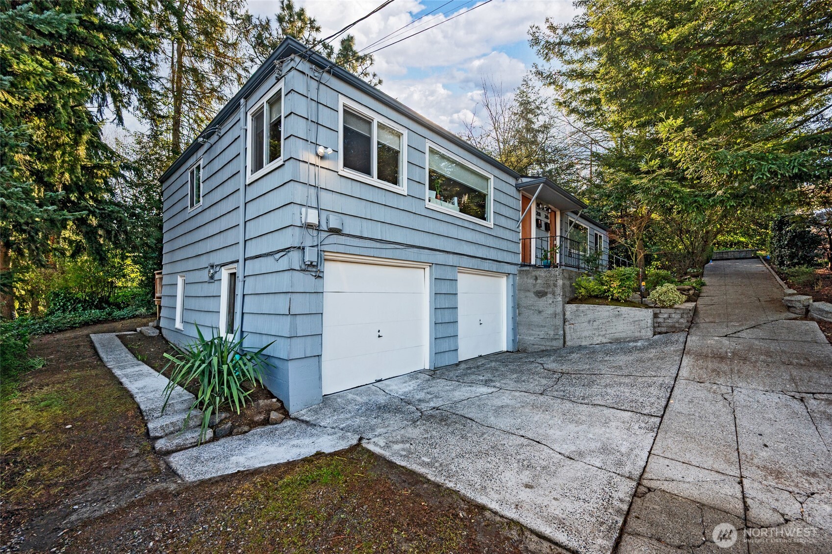 2606 4th Avenue N, Seattle, WA 98109